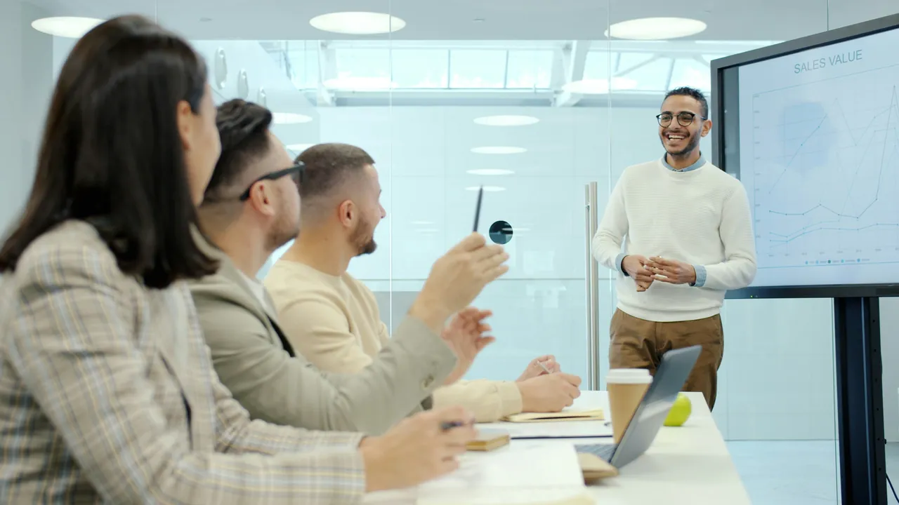 Entretien commercial entre deux interlocuteurs